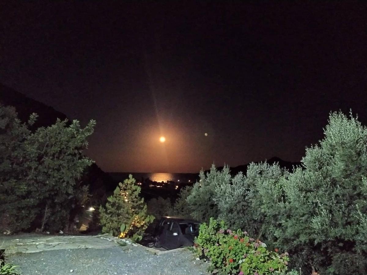 West Red Rock And View Maisonette * Leonidio