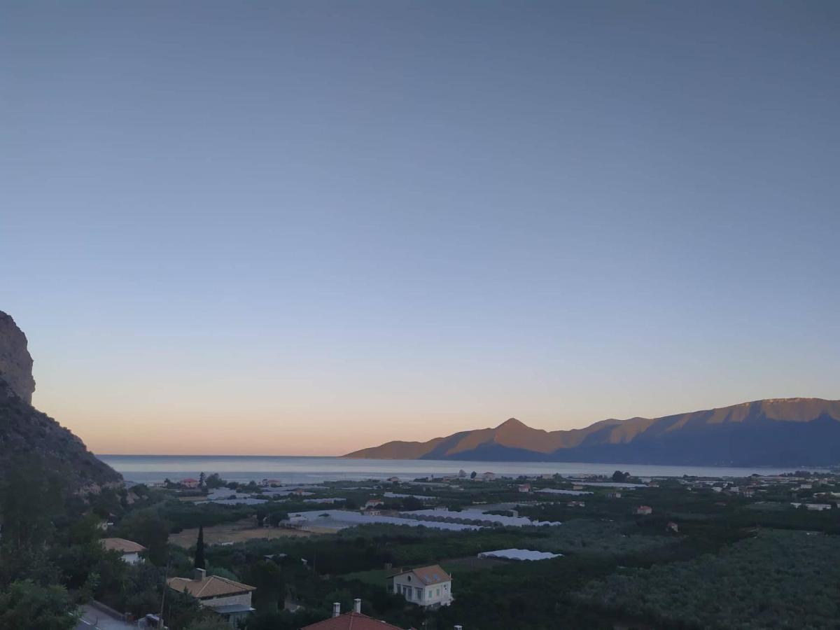 West Red Rock And View Maisonette * Leonidio